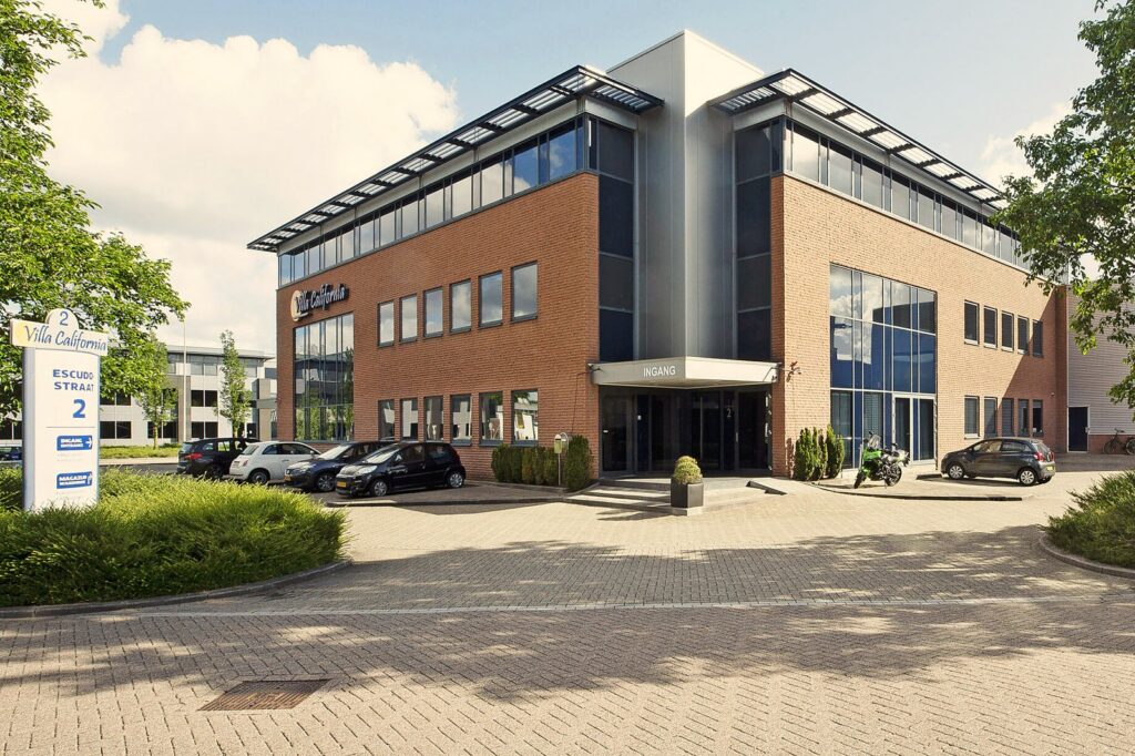 Ingang van Villa California aan de Escudostraat 2 in Barendrecht